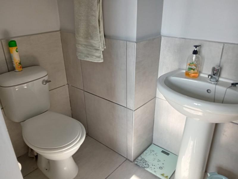 To Let 2 Bedroom Property for Rent in Island View Western Cape